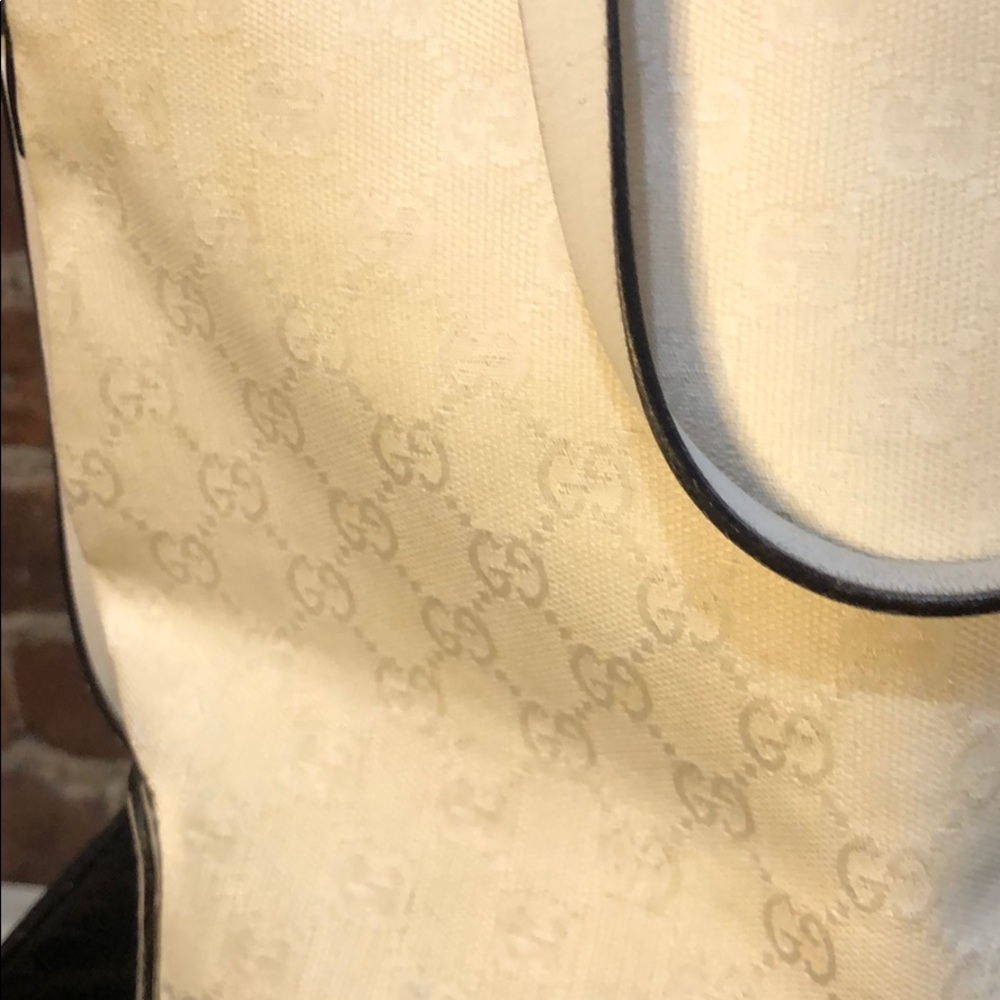White Gucci Shoulder Bag - Picture 2 of 12